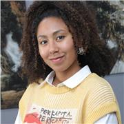 Profesora de arte, creatividad, dibujo y diseño gráfico.